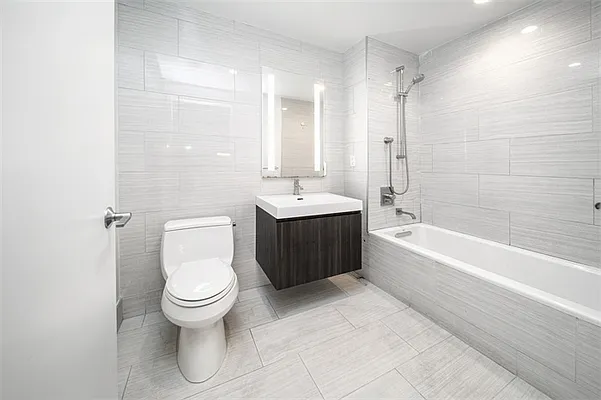 Sold by Lin Pan Realty Group LLC | media 18