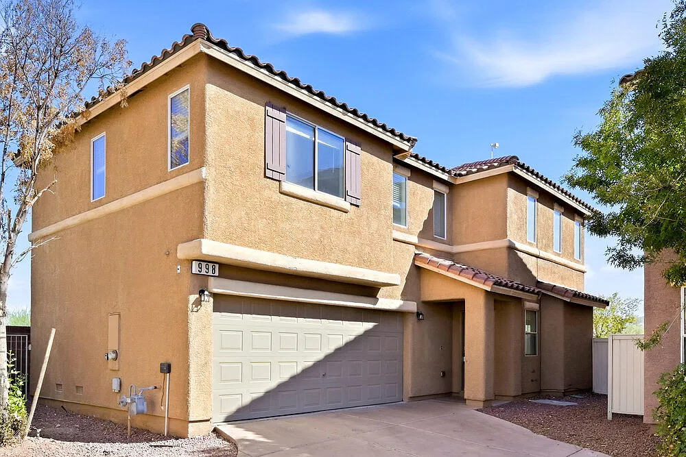 3 bed, 2.5 bath, 1419 sqft, $1,945 — Photo 4
