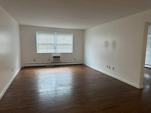 300 Main St #7 — Photo 6