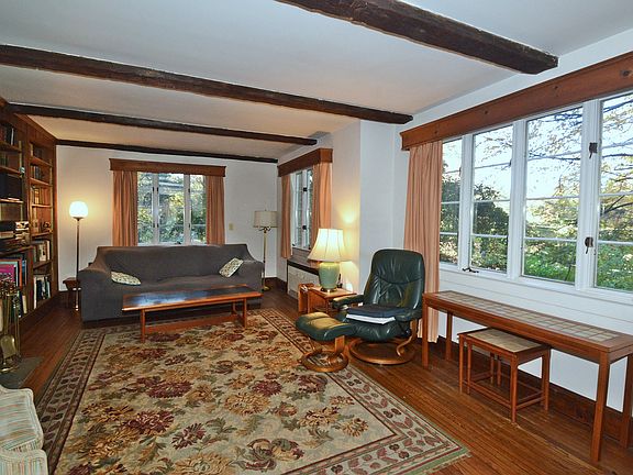 4th image of 14 Winthrop Dr