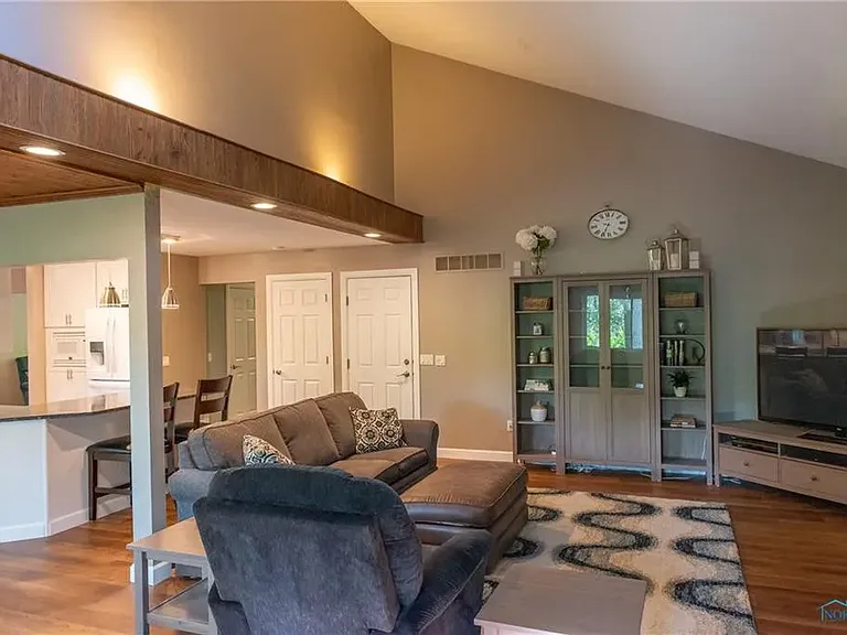 3800 Farmbrook Dr — Photo 19
