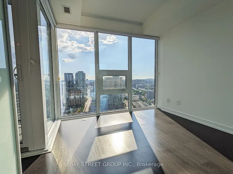 19 Western Battery Rd #2811 — Photo 12