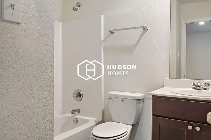 1603 Cole St — Photo 10
