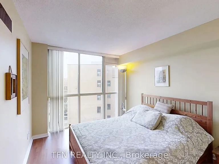 801 King St W #712 — Photo 14