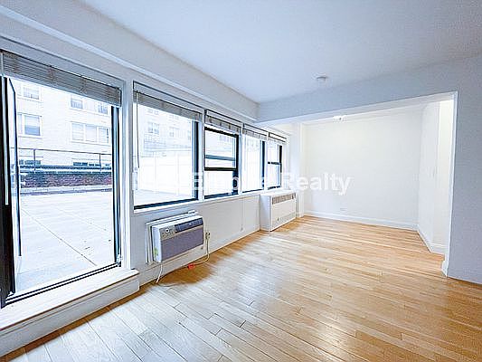5th image of 333 E 75th St APT 1J