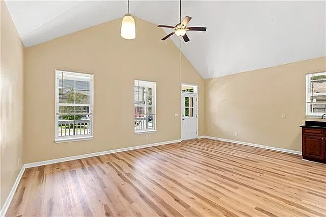 3 bed, 1.0 bath, 1056 sqft, $1,800 — Photo 3