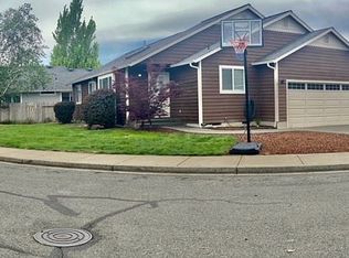 1022 Rainwood Ln, Grants Pass, OR 97527