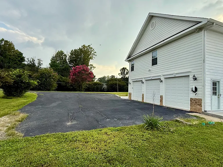 10828 Miller Rd — Photo 8