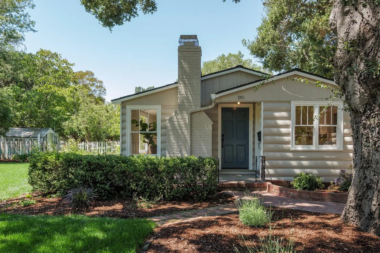 901 Peggy Ln photo 1
