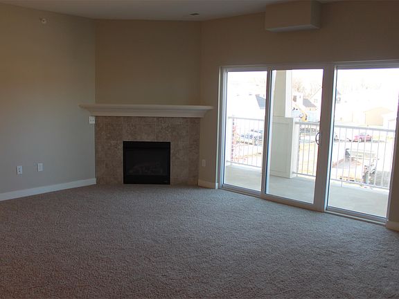4th image of 1563 McCleary Ln