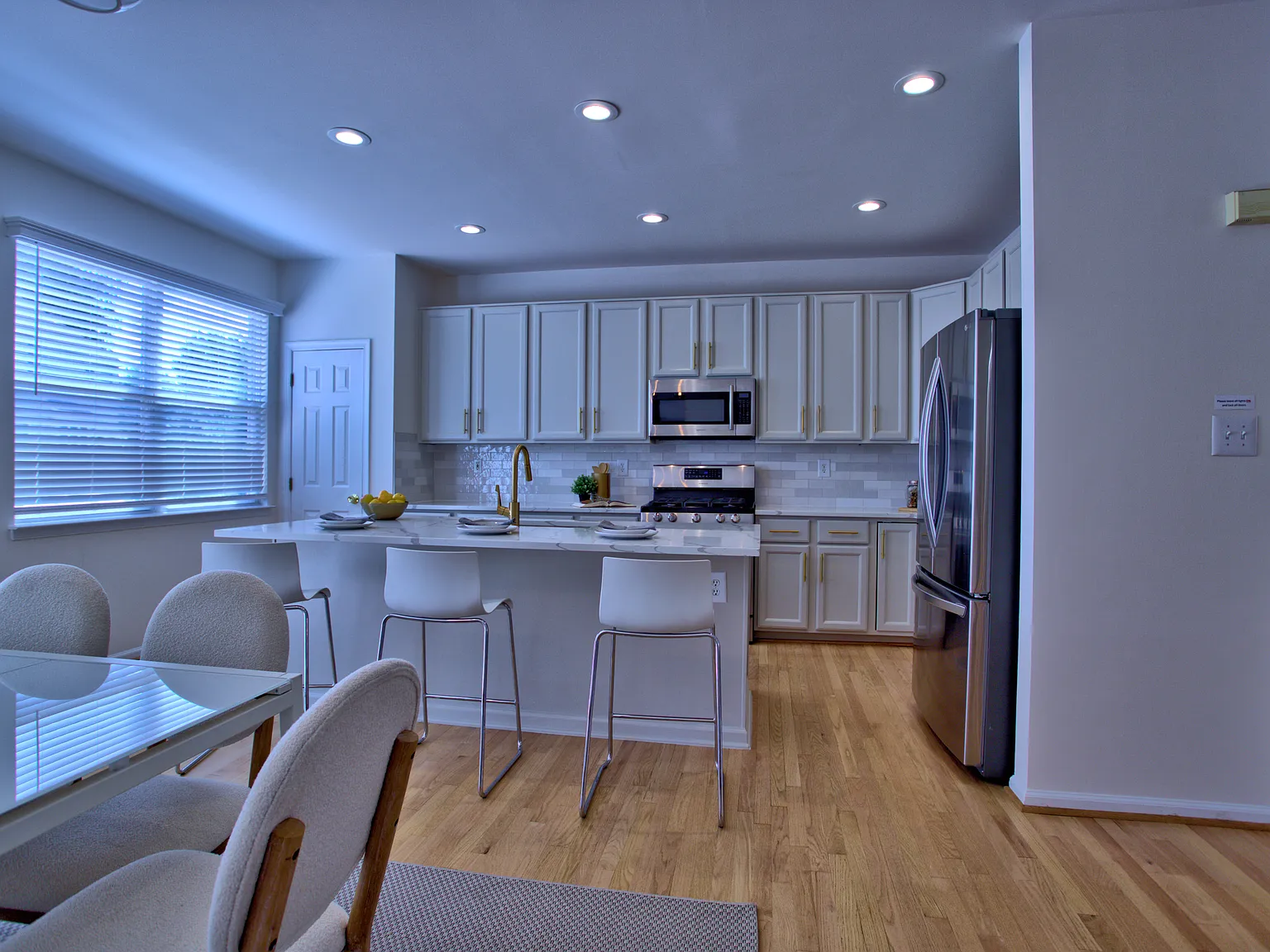 3 bed, 2023 sqft, $3,200 — Photo 3