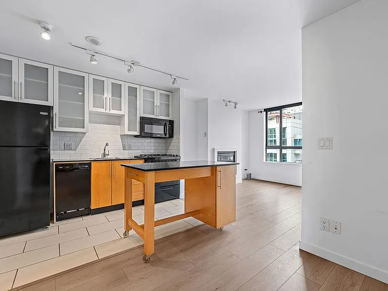 1225 Richards St #509 — Photo 34