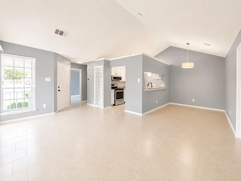 11908 Sunhillow Bnd #B — Photo 4