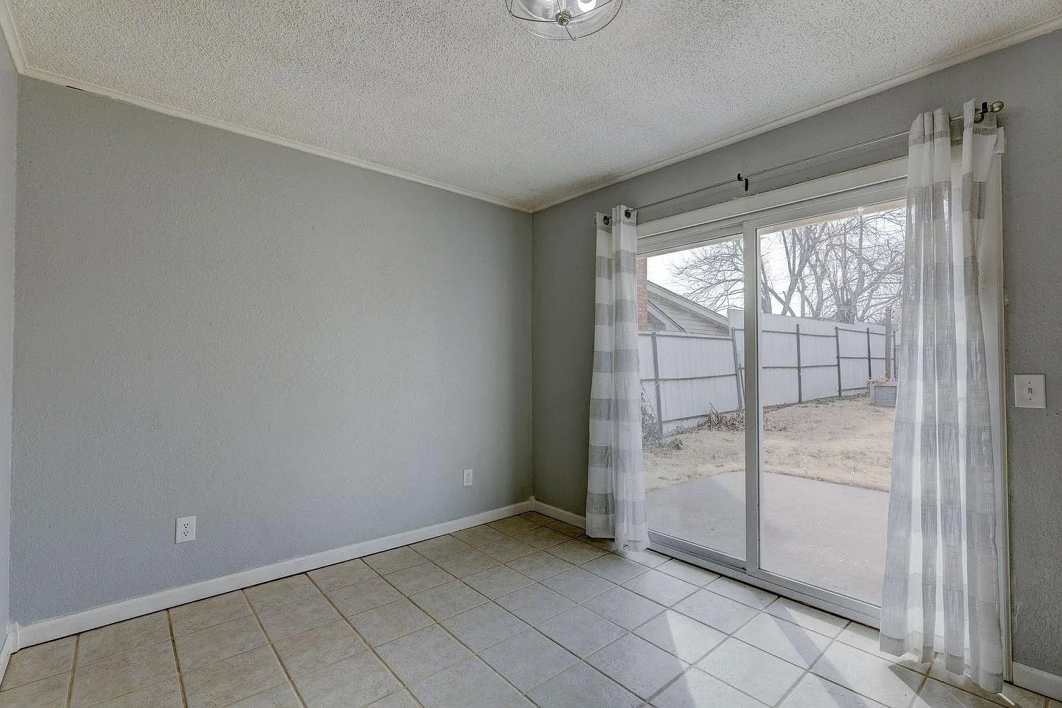 4 bed, 1904 sqft, $1,825 — Photo 3