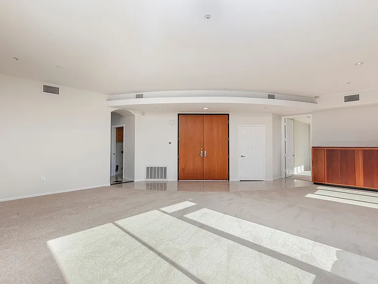 611 G St #321 — Photo 44