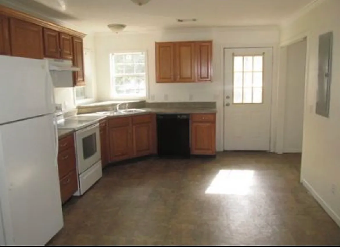 3 bed, 1031 sqft, $1,250 — Photo 3