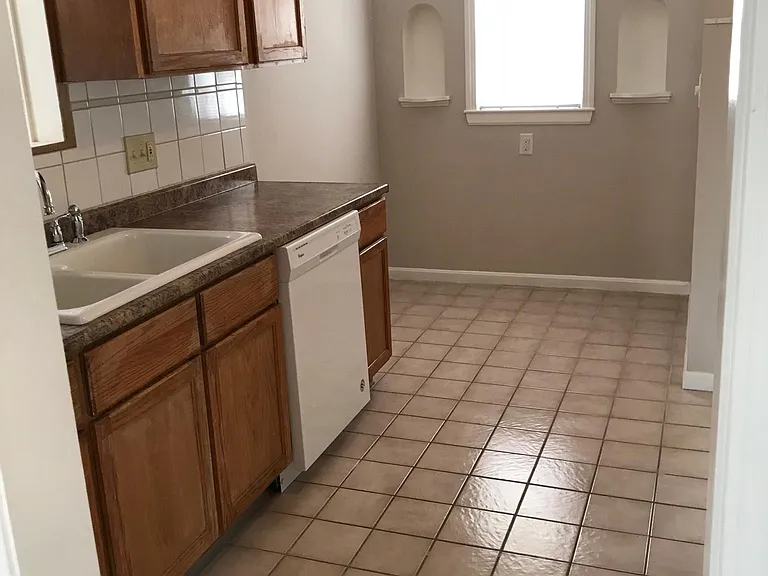 20754 Woodstock Ave — Photo 5