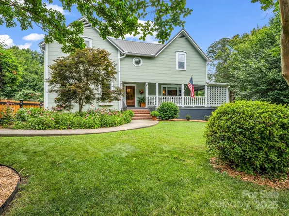 55 Lanier St, Tryon, NC 28782