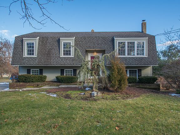 2nd image of 896 Old Glenwood Cir