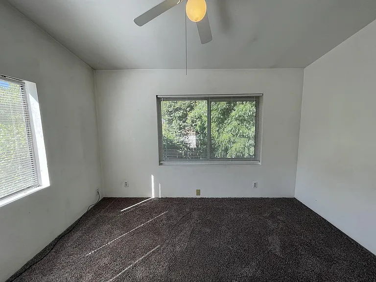 960 Salem St #B — Photo 7