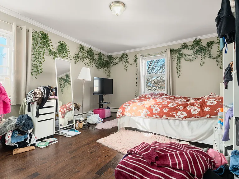 71 Oxford Ave #8 — Photo 7