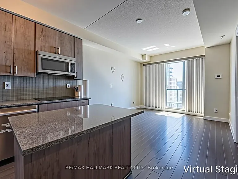 9090 Yonge St #806B — Photo 8