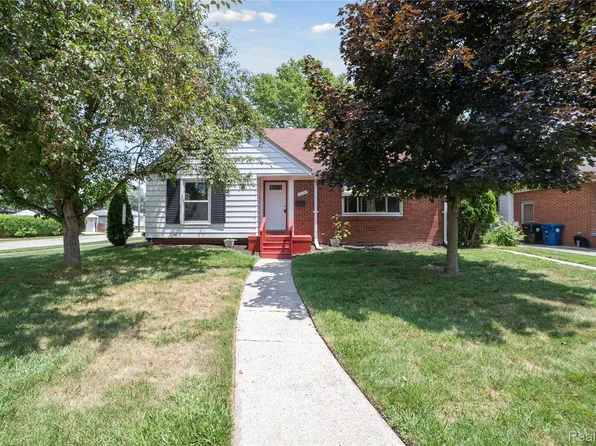 19190 Woodworth, Redford, MI 48240