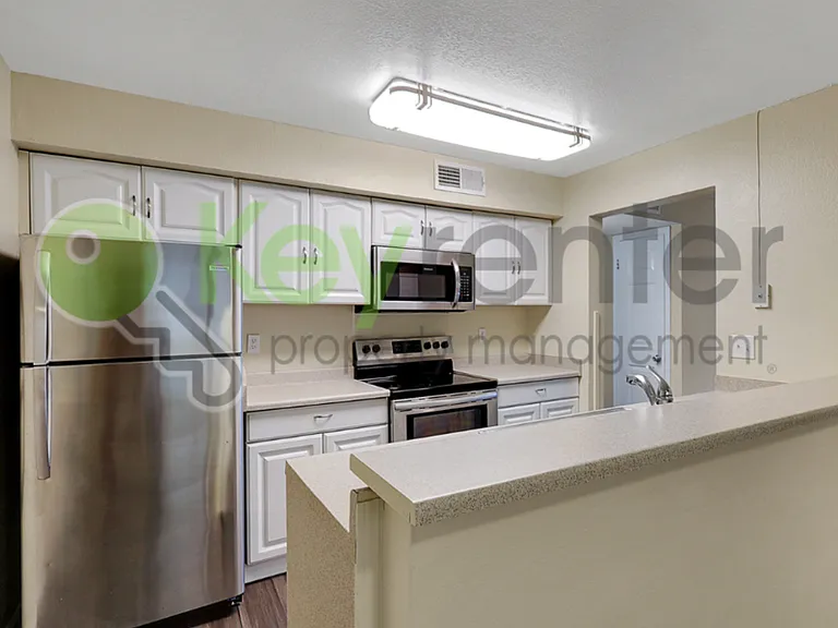 600 Del Verde Cir #7 — Photo 1