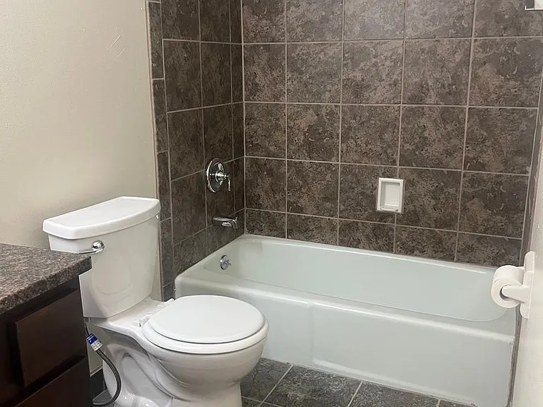 140 W Falls Rd — Photo 5