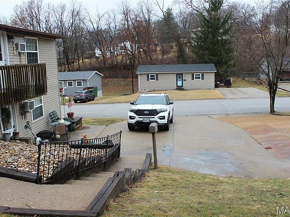 2nd image of 562-564 Virginia St