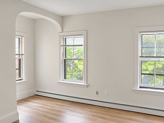 3rd image of 23 Chapin Ave APT 2L