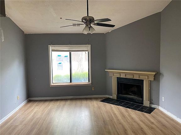 4th image of 1555 Burnstone Dr