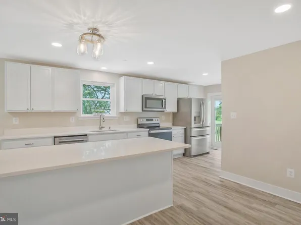 7431 Olivers Shop Rd, Hughesville, MD 20637