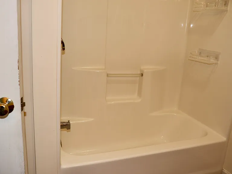 44 Courtyard Dr — Photo 29