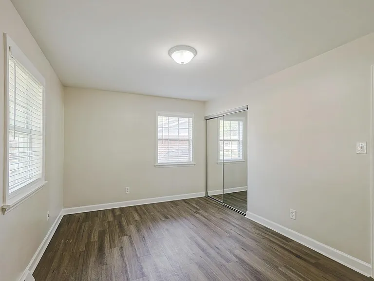 2106 Longleaf Dr — Photo 8
