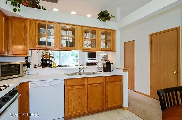 2942 Stonewater Dr — Photo 1