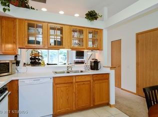2942 Stonewater Dr, Naperville, IL 60564