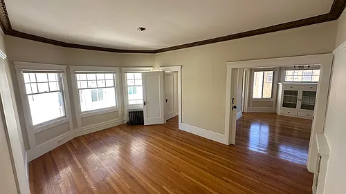 390 Grand Ave #11 Photo 1