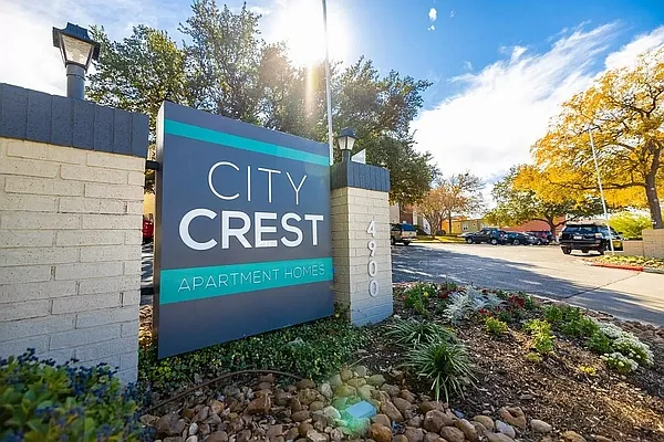 City Crest Apartments — Photo 14