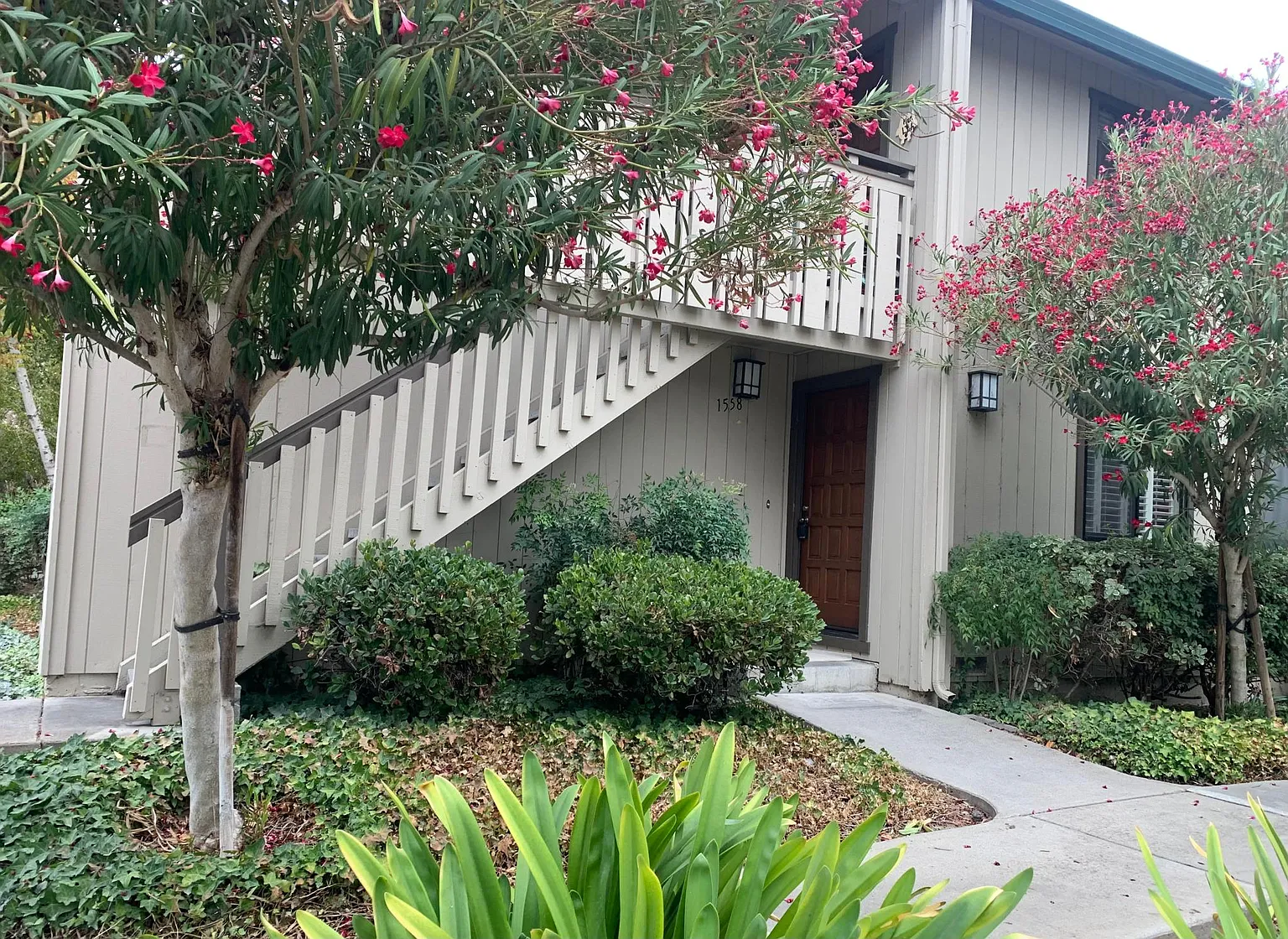 1558 Alma Trl photo 1