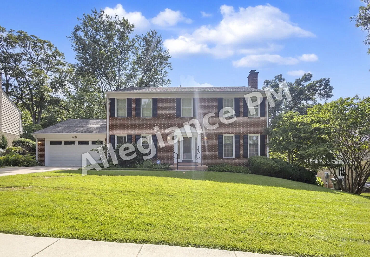 2206 Fort Ward Pl — Photo 2