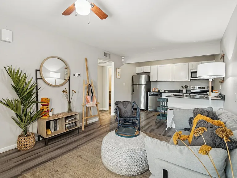 Aqua Apartments — Photo 21