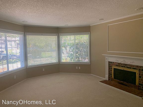5th image of 15701 SE Meadow Park Cir