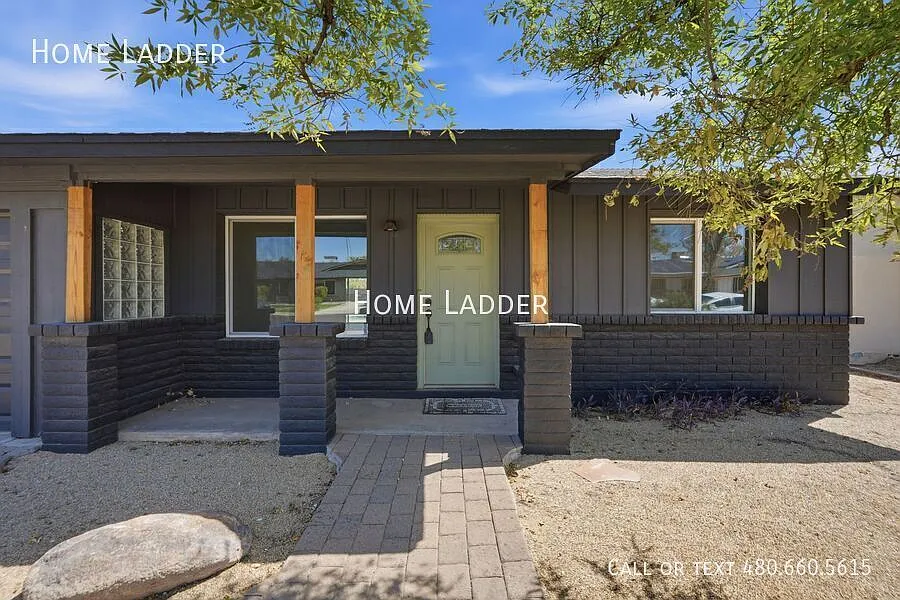 2137 E Cornell Dr