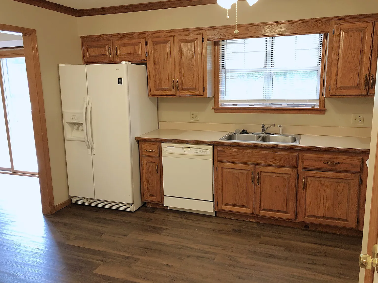 3 bed, 2.5 bath, $1,650 — Photo 4