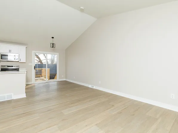 8642 Sunny Hill Dr, Clive, IA 50325