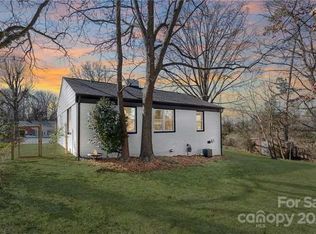 556 Bowman Rd, Charlotte, NC 28217