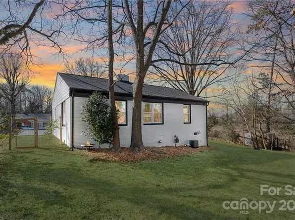 556 Bowman Rd, Charlotte, NC 28217