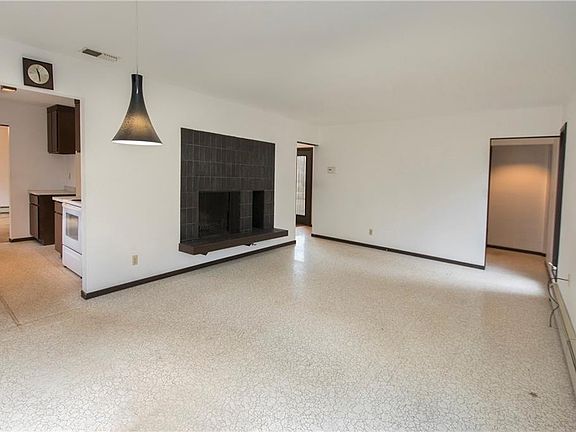 2nd image of 1520 Melrose Cir
