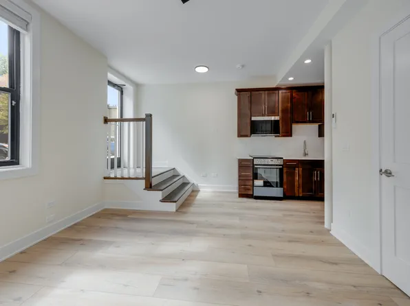 1250 W Addison St, Chicago, IL 60613